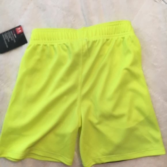 Boys Under Armour Shorts - Picture 5 of 7